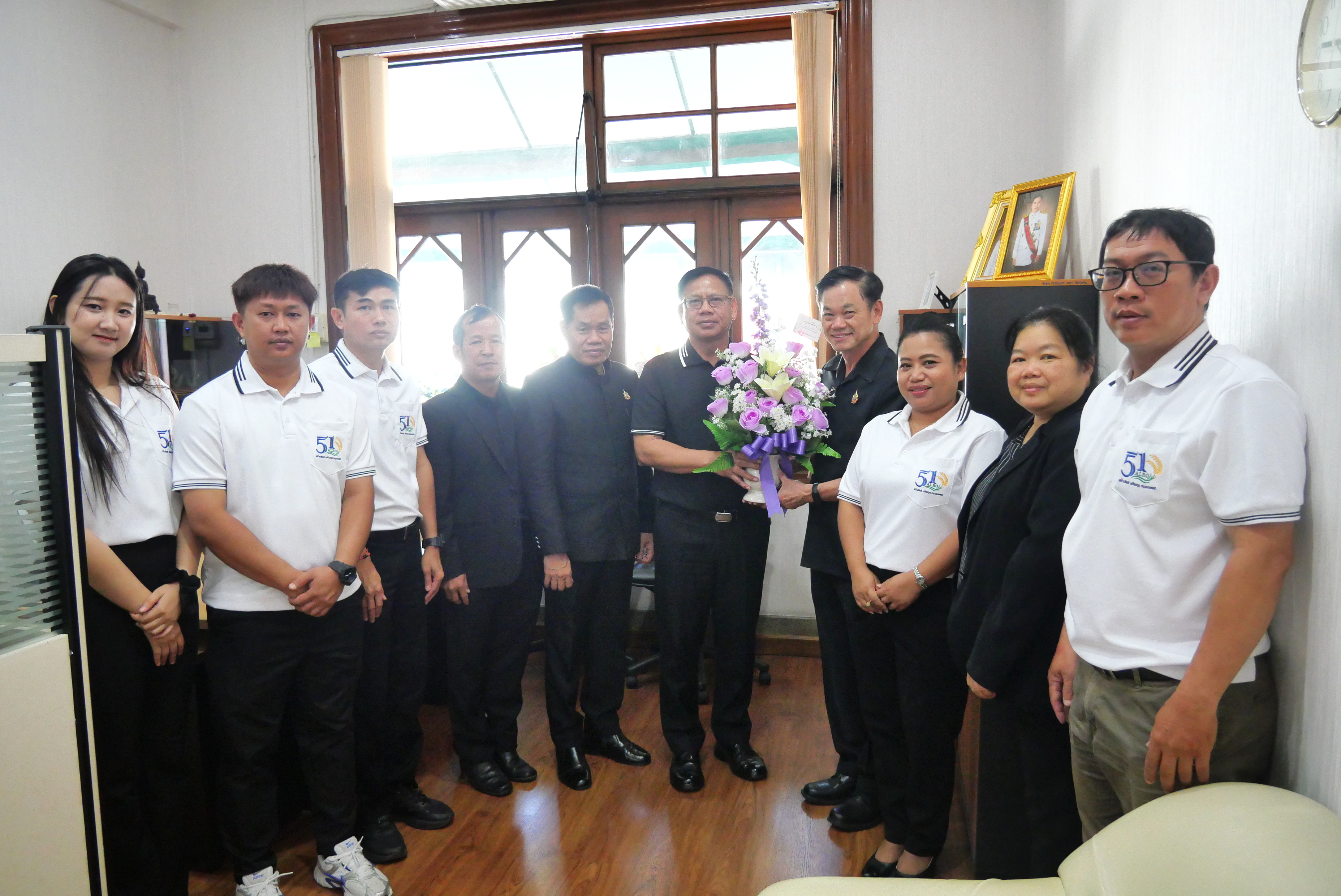 title - หัวหน้าผู้ตรวจราชการกรม พร้อมคณะเข้าแสดงความยินดีกับผู้ตรวจราชการกรม ส.ป.ก. เนื่องในโอกาสเข้ารับตำแหน่งใหม่